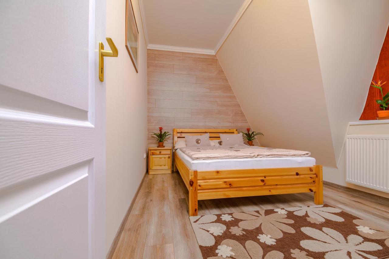 Illes Apartmanok Ii. Hajdúszoboszló Eksteriør billede